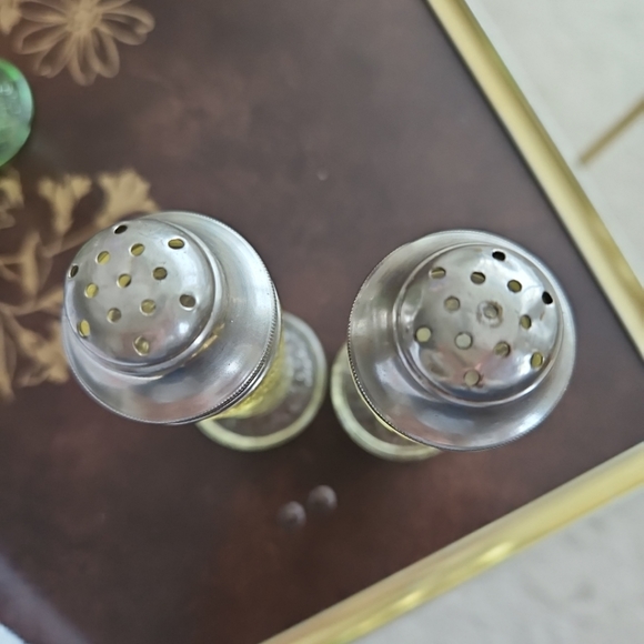 Florentine #2  Topaz Yellow Depression Glass Salt and Pepper Shaker Set Vintage - Picture 2 of 8